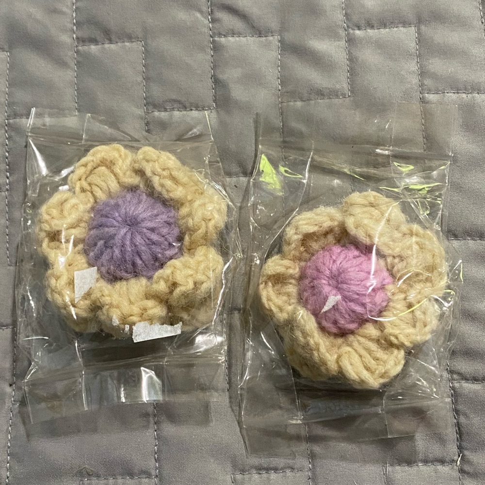 🔴2/$10 SALE🔴 Handcrafted Flower Pins!